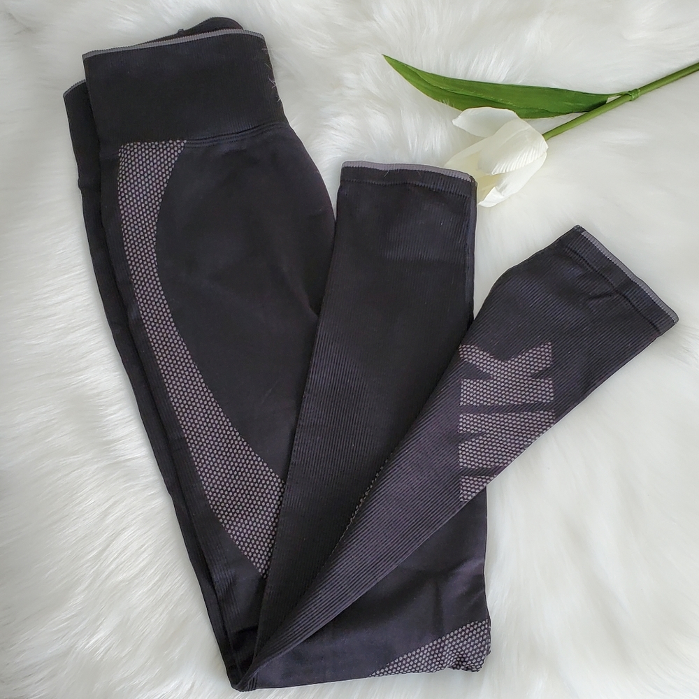 PINK VICTORIA'S SECRET LEGGINGS SIZE M - Picture 4 of 5